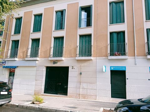 !!Atención Inversores!! Preséntanos tu mejor oferta ¿Buscas vivienda en Aranjuez? Century 21 Now IV te ofrece la oportunidad de adquirir éste piso en la zona centro de Aranjuez. Oportunidad para inversores: Inmueble en situación especial, venta sin p...