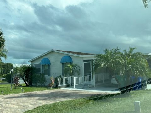 Beau plan de chambre divisée, buanderie intérieure, non meublé avec abri de voiture double. Fermé et animaux acceptés. Palm Lake Club est une communauté de villégiature amicale de 55+ maisons mobiles située à Sebastian, en Floride. Niché à proximité ...