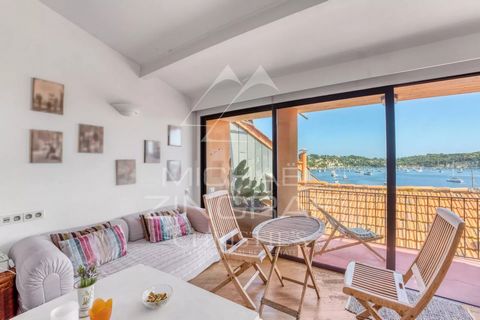 Idealiskt beläget i gamla stan i Villefranche-sur-Mer, några steg från havet, härlig stor studio på vinden bestående av ett vardagsrum med tillgång till balkongen med utsikt över havet och ett öppet kök, sovrum med duschrum. Det finns möjlighet att o...