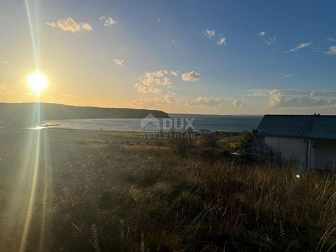 Location: Zadarska županija, Ražanac, Rtina. PAG, RTINA – Bauland für Familienvillen und Wohnungen Im DUX-Angebot heben wir ein fantastisches Baugrundstück in Rtina hervor, mit einem fantastischen freien Blick auf das Meer und einer Größe von 1847 m2...