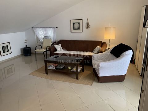 Location: Primorsko-goranska županija, Crikvenica, Dramalj. CRIKVENICA, DRAMALJ - appartamento vicino al mare L'appartamento è composto da una cucina, due camere da letto, bagno con wc, wc separato e due terrazze con vista sul mare. L'appartamento vi...