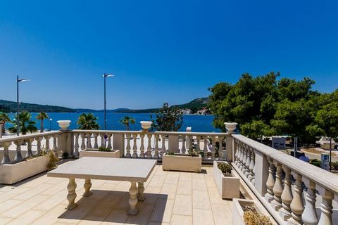 Located just a stone throw away from the nearest beach, Villa Ro-Ma offers accommodation in Slano, a lovable small place 34 km away from Dubrovnik and it is great for people who want to escape crowd and noise, and want to have relaxed vacation. Spaci...