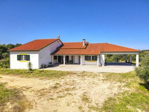 Farm in Aldeia da Lousa - Castelo Branco We present a unique opportunity to acquire a beautiful Farm in Aldeia da Lousa in Castelo Branco. With a total area of ??13 hectares, of which 8 hectares are dedicated to agricultural production, it offers eve...