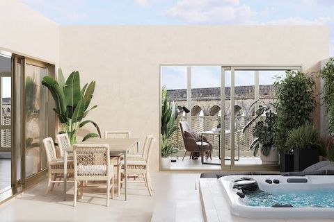 Exclusive. Incredible roof terrace in Les Arceaux, with breathtaking views of the arches, the château d'eau and Montpellier's historic center... Close to the organic market and tramway, in a small, intimate residence of just 7 apartments, this superb...