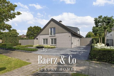 This move-in ready, detached house in the popular residential area De Meerdijk has been completely modernized in terms of finishing and has also been made more sustainable with, among other things, a heat pump and 14 solar panels. Add to that; the sp...