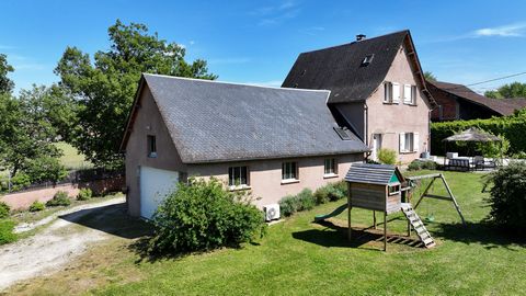 Zeldzaam in de vallei, traditioneel huis gebouwd met hoogwaardige materialen van ongeveer 140 vierkante meter op een perceel van ongeveer 2000 m². Gelegen in Saint-Christophe, met al zijn voorzieningen, supermarkten, apotheek, dokter, scholen, bakker...