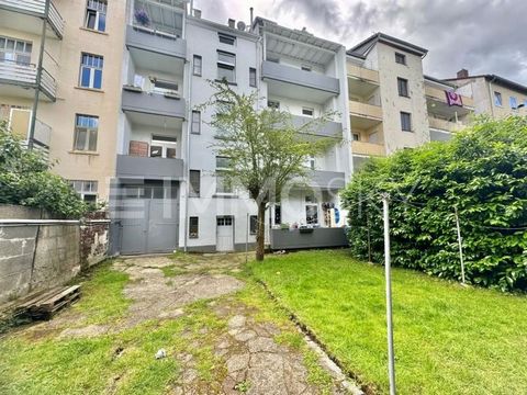 Questo grazioso appartamento di 3 locali al 2° piano con una superficie abitabile di 75,31 m² si trova a Hagen Altenhagen in una strada a traffico limitato. Comfort e intimità si fondono qui in un luogo che puoi chiamare con orgoglio casa. Perfetto p...