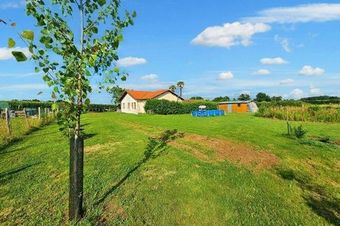 À Vendre : Grande Maison de 142 m² avec Terrain Piscinable à Lacajunte, entre Samadet et Arzacq Découvrez cette maison de 142 m² nichée dans le calme du village de Lacajunte, idéalement située entre les communes de Samadet et Arzacq, à la frontière e...