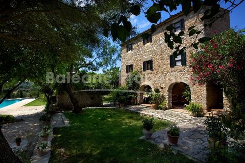 Authentic Mallorcan finca with original antique olive press, five minutes away from Artá The finca offers total privacy in a unique location on the island. This country home must be seen, it will be a great pleasure for us to introduce you to one of ...