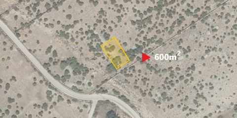 Location: Zadarska županija, Pag, Šimuni. NEW ON OFFER - GREAT LOCATION Building land for sale in Šimuni on the island of Pag. The land size of 600 m2 is regular in shape. It is located near the road to Mandre. 200 meters from the sea. Possibility of...