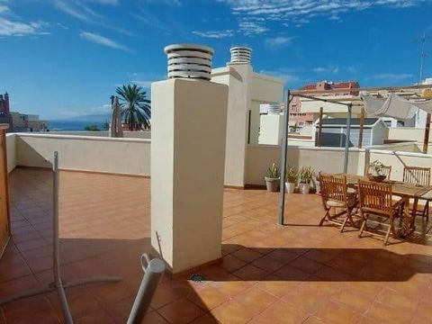 Tolle Gelegenheit in Alcalá, Guía de Isora. Dieses Apartment besteht aus 2 Schlafzimmern, 1 Badezimmer + 1 WC, einer fantastischen Küche, einem Wohnzimmer und einer großen Terrasse mit Meerblick sowie zwei Balkonen. Insgesamt verfügt es über 150 m², ...