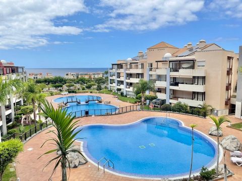 Geräumige Wohnung zum Verkauf im Komplex El Rincón in Los Cristianos. Dieses 95 m² große Apartment verfügt über 1 Schlafzimmer, 1 großes Badezimmer, ein großes Wohnzimmer, eine Küche und eine Terrasse mit spektakulärer Aussicht. Im Preis inbegriffen ...