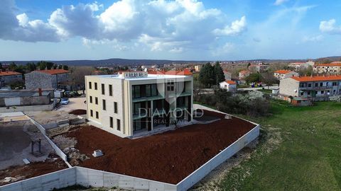 Location: Istarska županija, Labin, Labin. Dieses außergewöhnliche Luxus-Penthouse bietet eine exklusive Kombination aus Komfort, Eleganz und einem spektakulären Blick auf die Adria. Im Herzen von Labin, in unmittelbarer Nähe des Stadtzentrums gelege...