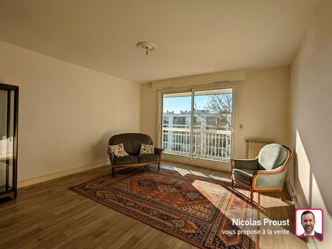 EN EXCLUSIVITE sur Tours, avenue de Grammont, un bel appartement type 2 de 44 m² lumineux et fonctionnel au 4ème étage avec ascenseur d'une résidence sécurisée. A proximité des commerces, bus, tramway et à 20 minutes à pied de la gare de Tours, il of...