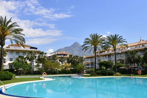 The best 3 bed/2 bathroom apartment for rent short term in Nueva Andalucia with excellent South/West orientation and with beautiful view to the garden, mountains and the pool ! Dama de Noche is one of the best known developments near to Puerto Banus,...