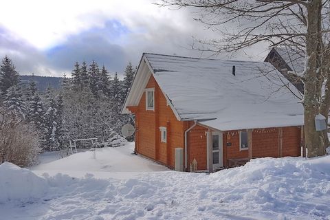 This cosy and charming wooden chalet is located in the beautiful holiday resort of Kuestelberg. Kuestelberg is located between Winterberg (only 8 km), Medebach (9 km) and Willingen (21 km). It's very centrally located in the Sauerland, with many beau...