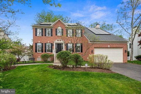 Beautifully Maintained 4-Bedroom Home in Sought-After Mershon Chase Welcome to this beautifully maintained 4-bedroom, 2.5-bath home in the highly desirable Mershon Chase community—where comfort, convenience, and energy efficiency come together seamle...