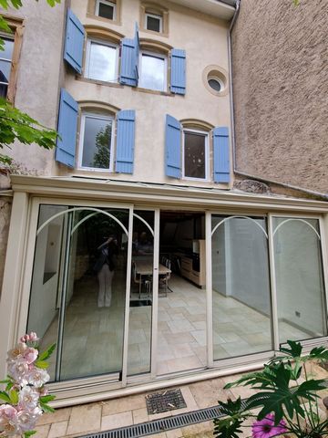 Maison à vendre 6 pièces MIRECOURT (88) MAISON de ville T6 (SH . 226 m2) entièrement rénovée avec TERRASSE et TERRAIN clos