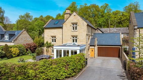 Tucked away in one of the area's most exclusive developments, Lakestream House is a property of exceptional character and provenance. Not offered on the open market for over a century, this unique residence was once owned by the great-great-grandfath...