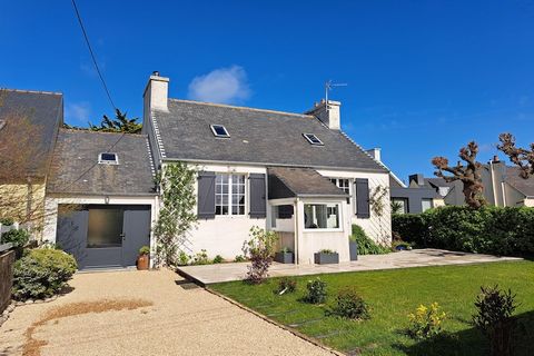 Nur 150 m vom Strand entfernt befindet sich dieses charmante Ferienhaus, umgeben von einem geschlossenen Gartengrundstück. Die kleine Sackgasse, die zum Strand führt, bietet schon nach ein paar Schritten einen herrlichen Blick aufs Meer. Die ebenerdi...
