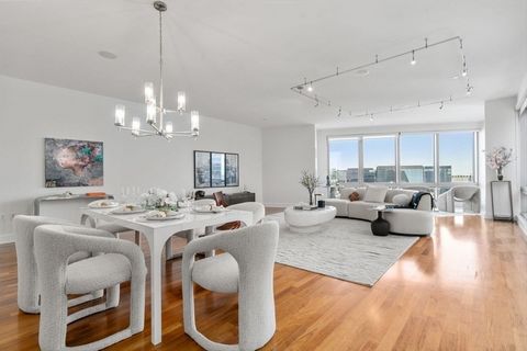 Experience unparalled luxury in this spacious 2,727 square foot home perfectly situated along the Waterfront. This stunning 3 bed, 3.5 bath home features breathtaking floor-to-ceiling windows that frame gorgeous views of the Harbor and Seaport. The o...