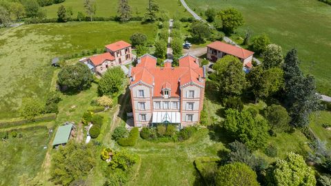 Élégante Maison de Maître de 612 m² sur 5 hectares de terrain  Proche Monestiés, au nord du Tarn