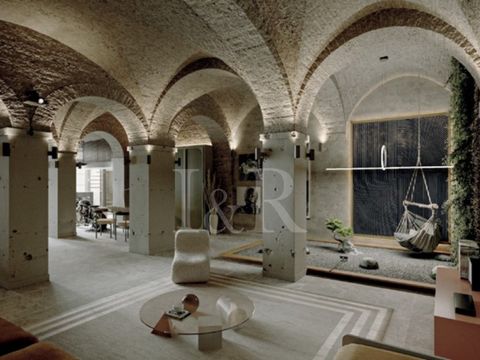 Espaço comercial muito amplo, com 228 m2, localizado no piso térreo do empreendimento Alecrim 51, no Chiado. Este espaço tem entrada pela Rua das Flores, tem um pé-direito de 4,28 metros e caraterísticas que o tornam únicos: um espaço contemporâneo d...