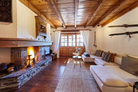 Buitengewone triplex van ongeveer 165 m² te koop in de exclusieve woonwijk La Pleta del Tarter (Canillo), een van de beste recreatiegebieden in de bergen van het Prinsdom Andorra en in de Pyreneeën, direct voor de skipistes van Grandvalira en dicht b...