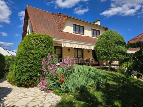Maison familiale de 171 m² habitables sur sous-sol total de 123 m² Terrain de 661 m²