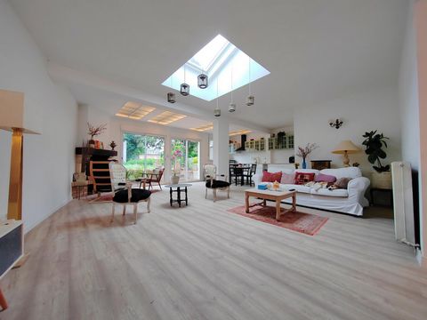 Grande maison familiale moderne avec jardin