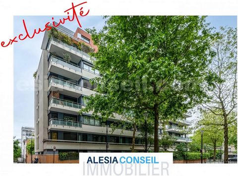 PARC MONTSOURIS 2 KAMERS 47m² met BALKON 7 m² 2 KAMERS 47 m² in PARC MONTSOURIS rue des Berges Hennequines op de 1e verdieping met lift van een LUXE gebouw uit 2001. Entree, woonkamer, slaapkamer en keuken die uitkomen op het BALKON van 7m² op het ZU...