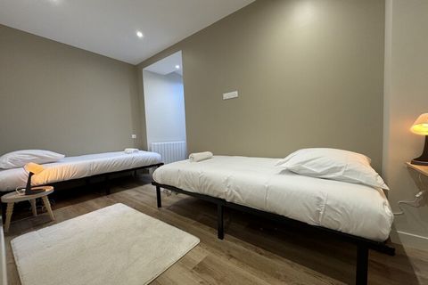 Profitez d'un séjour spacieux et moderne au cœur du Mans grâce à cet élégant appartement de 67 m², idéalement situé à seulement 15 minutes du célèbre circuit des 24 Heures du Mans. Idéal pour les familles, les voyageurs d'affaires ou les passionnés d...