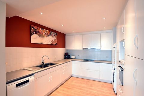 Seaside Comfort with a View Welcome to your perfect getaway by the coast—this stylish ground-floor apartment offers the best of both worlds: panoramic sea views and ultimate privacy. With its spacious layout and elegant furnishings, it comfortably ac...