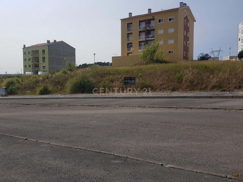 Lote de terreno ( 540 m2) para construção de prédio com 12 fogos com área de construção de 1620 m2, localizado em urbanização. Locais perto: 800 metros - Estádio Municipal de Oliveira do Bairro; 950 metros - Escola Secundária de Oliveira do Bairro; 5...