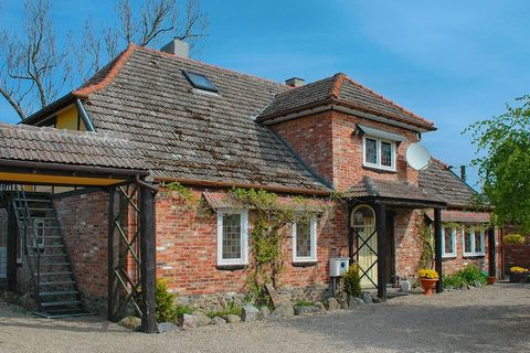 Tranquil Countryside Charm Near the Sea Unwind in this spacious and sunny ground-floor apartment in the heart of peaceful Zakrzewo, just 5 km from the sea and surrounded by rolling green fields. Perfect for families or groups of friends, the apartmen...