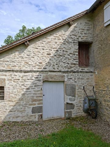 Maison Pierre & bois, dépendances, grange, 3 chb, évolutive, combles aménageables, Cheminée