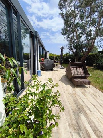Trégunc, quartier résidentiel et recherché, 230m² habitable, jardin clos et paysagé, extension veranda 70m²