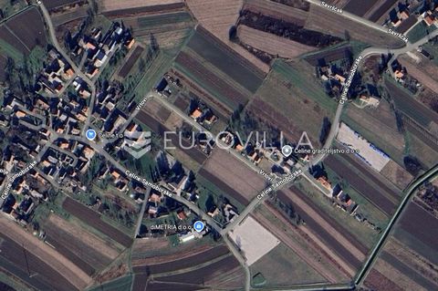 Vrbovec Samoborski, building plot of approximately rectangular shape 600 m2 for the construction of a family house with a valid building permit, street frontage 27 m (approx. 27m x 22m). The land is elongated in the northeast-southwest direction, com...