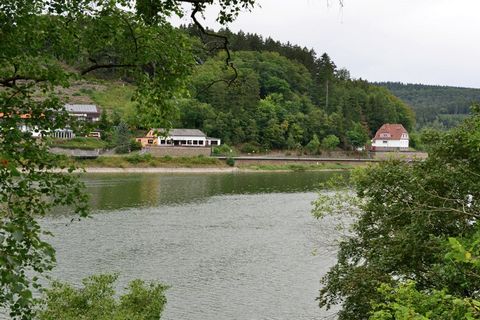 Ten przytulny apartament, położony pośród lasów w Heringhausen, oferuje 1 uroczy pokój, komfortowo mieszczący do 3 osób, idealny dla małej rodziny z dziećmi. Spokojna lokalizacja oferuje świeże powietrze i mnóstwo naturalnego piękna. Leśne szlaki tur...
