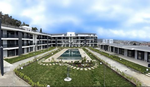 Appartementen met Gedeeld Zwembad Vlakbij het Strand in Kuşadası Deze stijlvolle appartementen liggen op loopafstand van alle dagelijkse voorzieningen in Aydın, Kuşadası. Kuşadası, gelegen nabij de oude stad Efeze, is een populair havengebied. De zan...