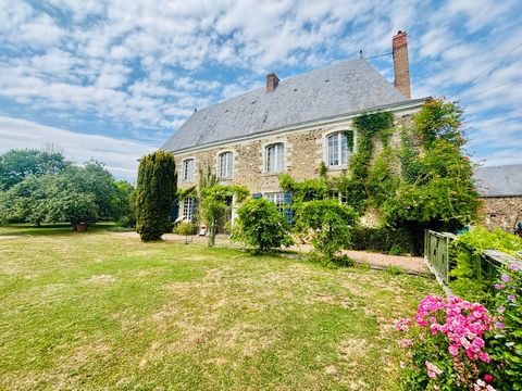 À VENDRE MAYENNE Manoir dexception du XIIIe siècle sur 3 hectares Gîte ou demeure familiale de charme