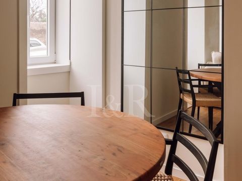Santo Amaro 154 is a new development in the Alcântara area on Calçada de Santo Amaro. This 38 sqm studio is distributed as follows: upon entering, we find an entrance hall with cupboards; opposite, a full and spacious bathroom. On the opposite side i...