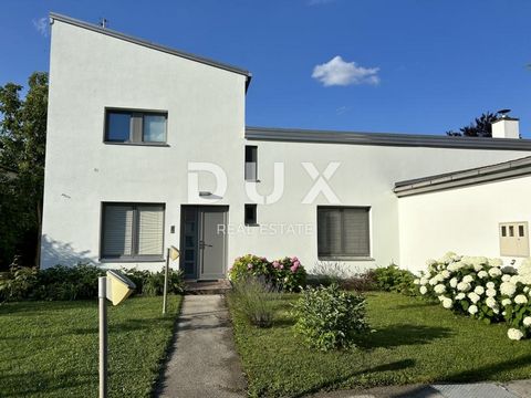 ZAGREB, NOVI ZAGREB - energiezuinige woning met een groot perceel en een zonne-energiecentrale Een prachtig gebouwde, volledig gemeubileerde vrijstaande woning staat te koop op een indrukwekkend perceel in een rustig en groen deel van Novi Zagreb - d...