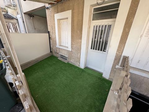 APPARTEMENT 55M2 RDC AVEC COUR 2 CHAMBRES