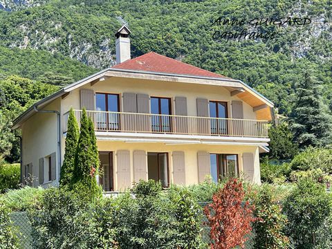 VEYRIER DU LAC - VILLA avec VUE LAC exceptionnelle à 200m des plages