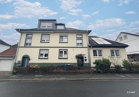 Cette charmante maison ancienne de 1923 allie le charme historique au confort de vie moderne. Après une rénovation intérieure complète en 1984 et une extension inondée de lumière, qui a été achevée à l’été 2000, la maison offre aujourd’hui un mélange...