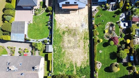 With a plot area of 473 m², this property in Wennigsen (30974) offers the perfect opportunity to make your dream home come true. The excellent infrastructure with doctors, schools and more in the immediate vicinity makes this location particularly at...