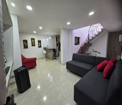 Property with a large built area, with 7 bedrooms, 2 bathrooms with the possibility of a third, integral kitchen, several areas for multiple uses, balcony, laundry room, laundry area, parking for more than 1 vehicle, useful room. Public transport, ne...